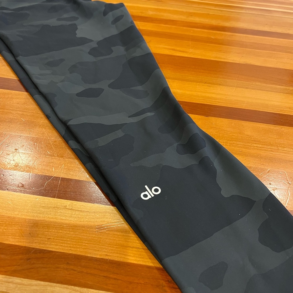 Alo Leggings - Black Camo Print - Size Small